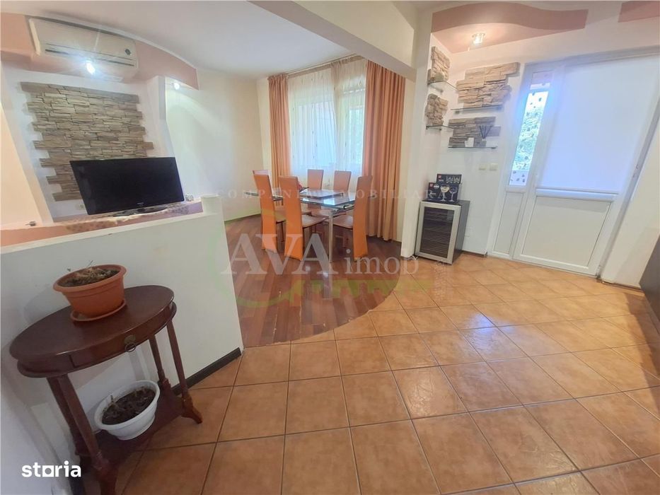 Apartamnet 3 decomandate, etaj 2, cu 2 bai, centrala, zona Ura