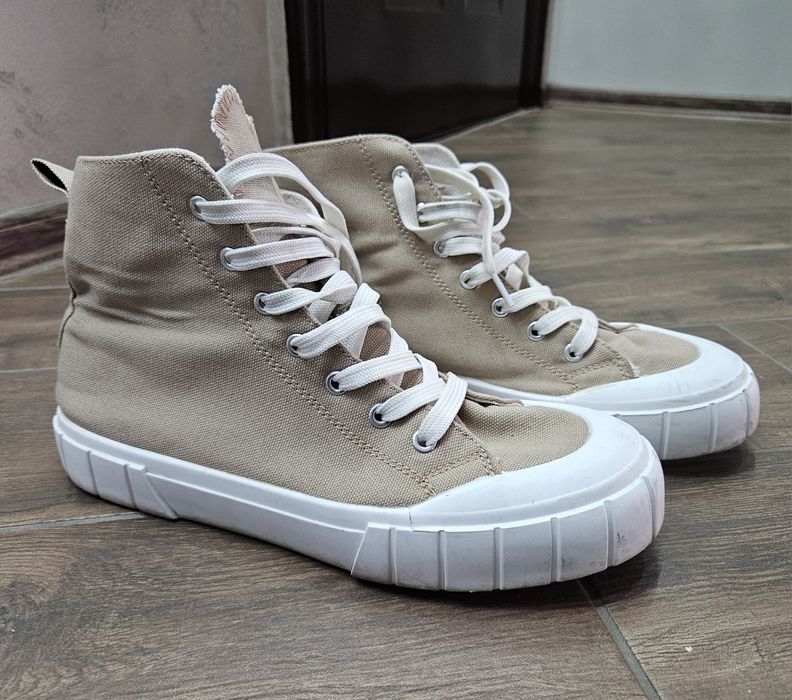 Дамски кецове в бежово