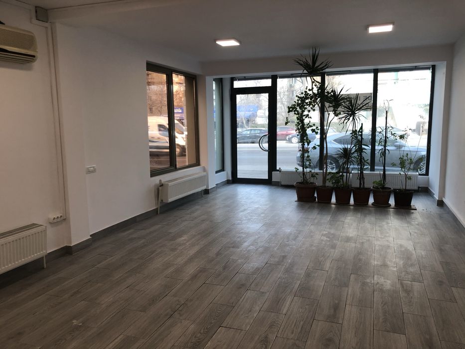 Inchiriez spatiu comercial stradal, toate utilitatile