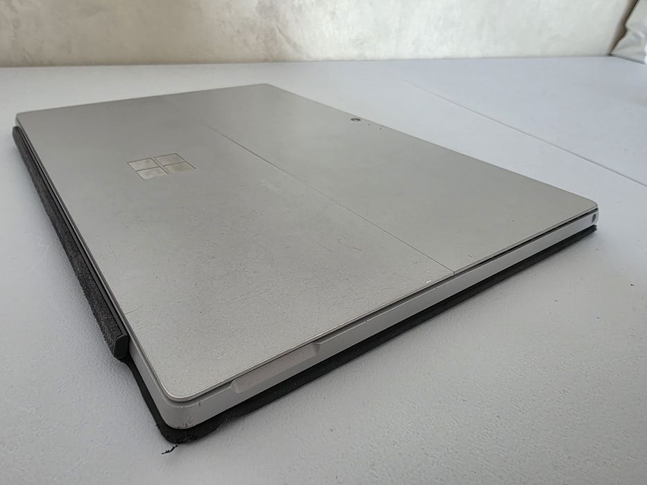 Microsoft Surface Pro 2017 -  i7