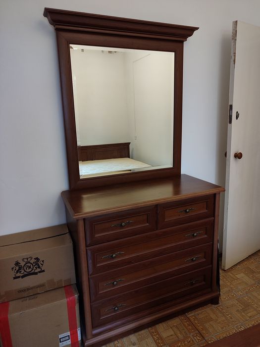 Продается мебель кровать ортопедическим матрасом, плательный  шкаф, ту