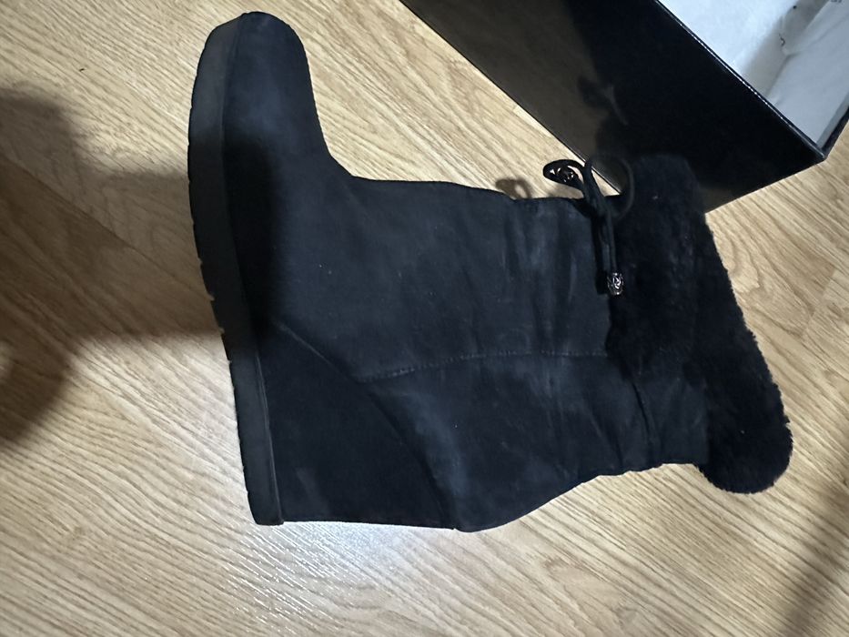 Продаю ботинки замшевые