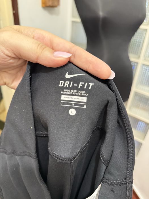 Set pantaloni si tricou Nike