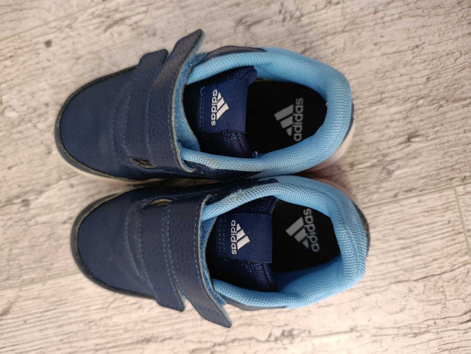 Оригинални маратонки за момче на Adidas
