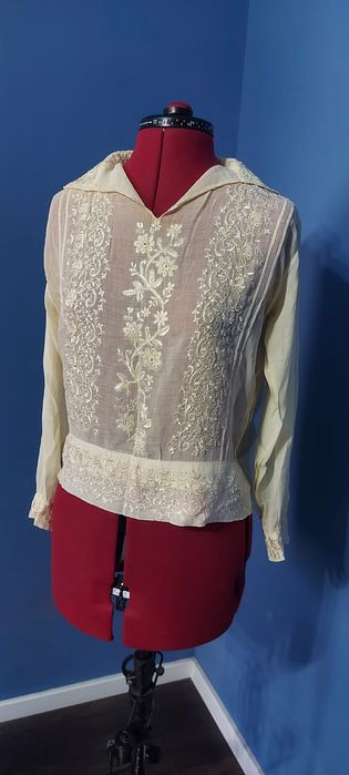 Ie traditional romaneasca