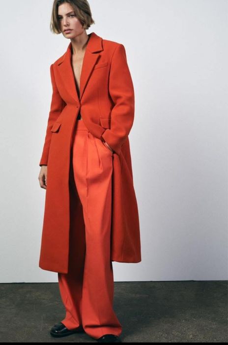 Портокалово палто Zara, втален модел . 75 % вълна Manteco