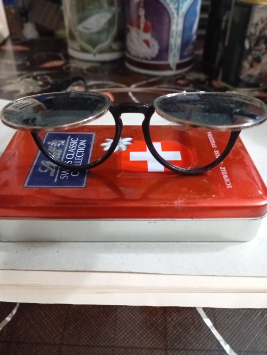 Сувениры, свеча, подставки для карандашей