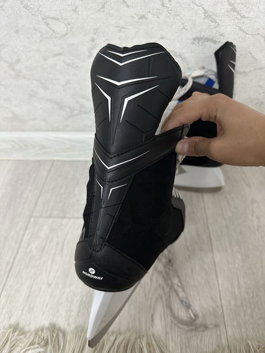 Продам коньки 44