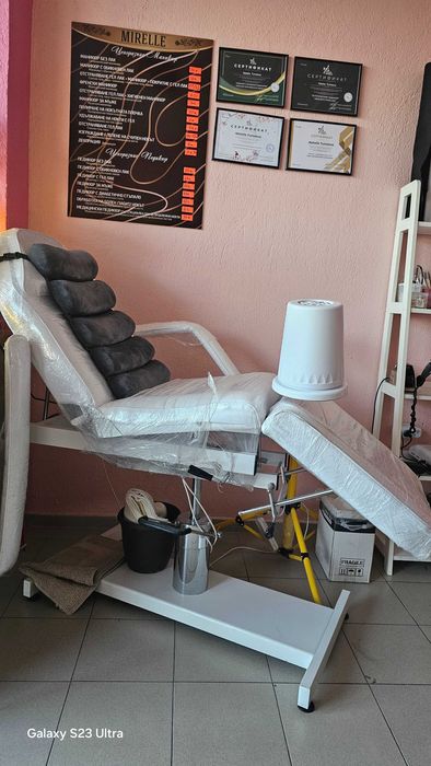 Кушетка за масаж, косметолог