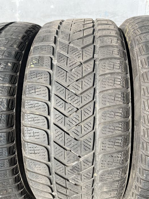 4 бр. зимни гуми 225/45/17 Pirelli 4,5-5 mm DOT 3815