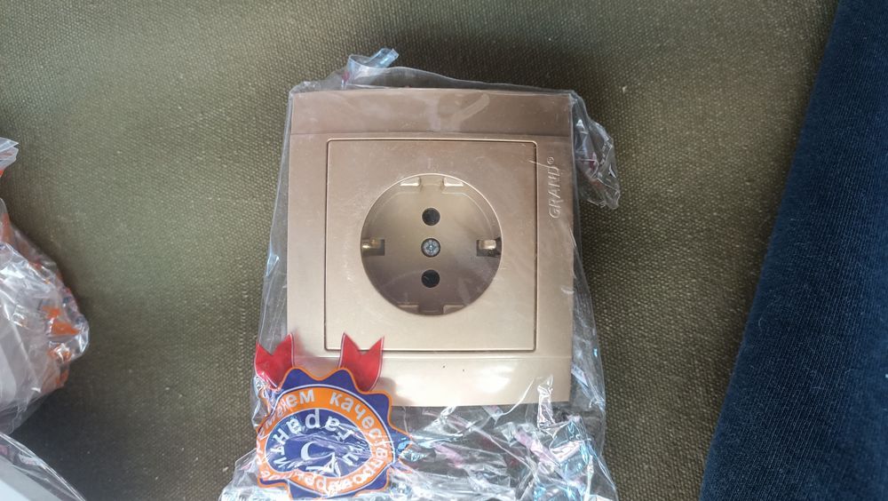 Продам розетки выключатели