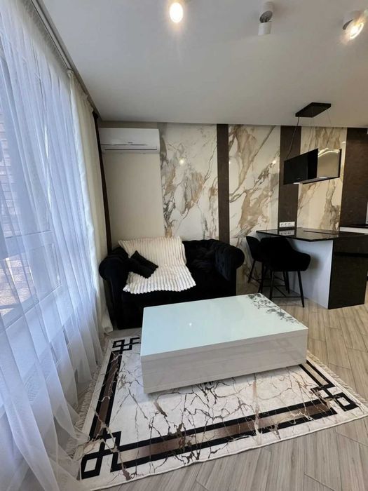 Дава се под наем Двустаен апартамент в София, Център - 56 кв.м за 407.49 € - Снимка #1