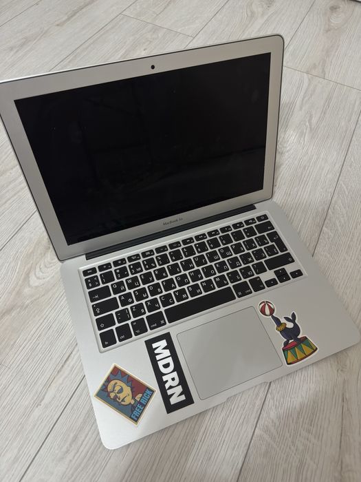 Продам macbook air 13
