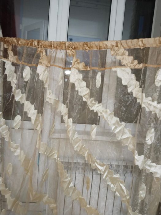 Занавеска капроновая очень красивая.