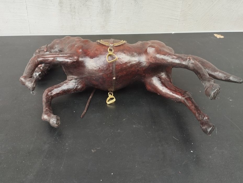 Ретро Кожена фигурка на Кон