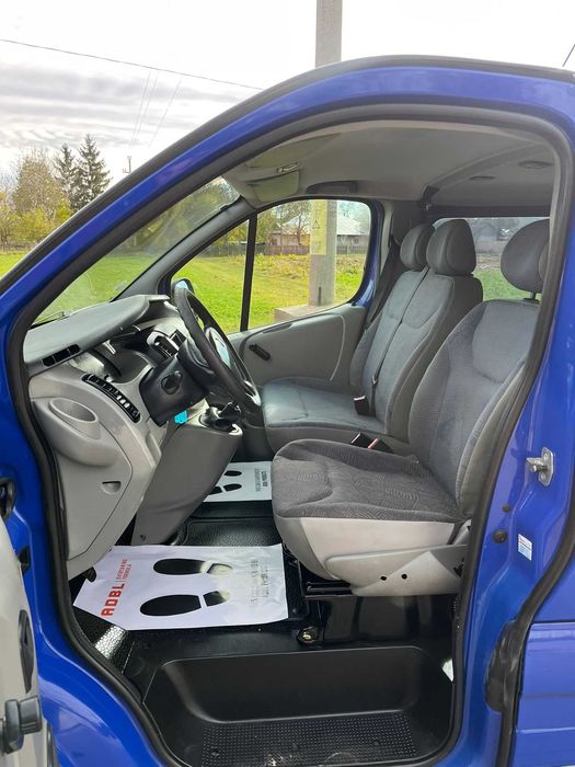 Vand renault trafic,Opel.vivaro cu 6 locuri si duba maxim de lung an 2007 motor 1.9 dci