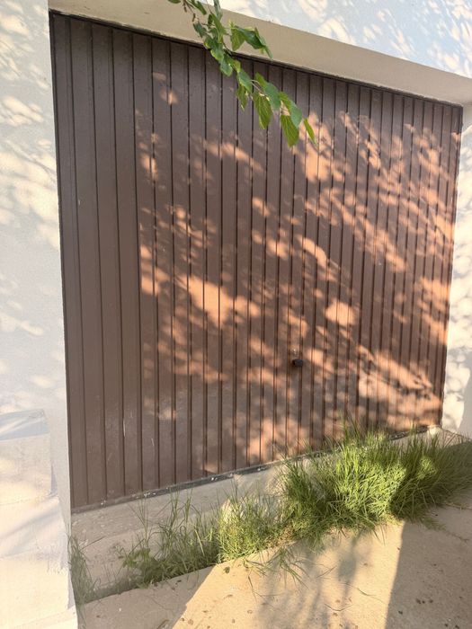 Usa garaj basculanta Hormann Light GSL, maro (RAL 8028), 2500 x 2125 mm