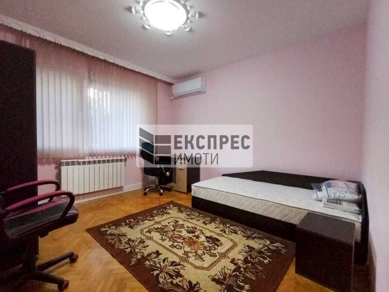 Многостаен Апартамент, в района на Окръжна Болница