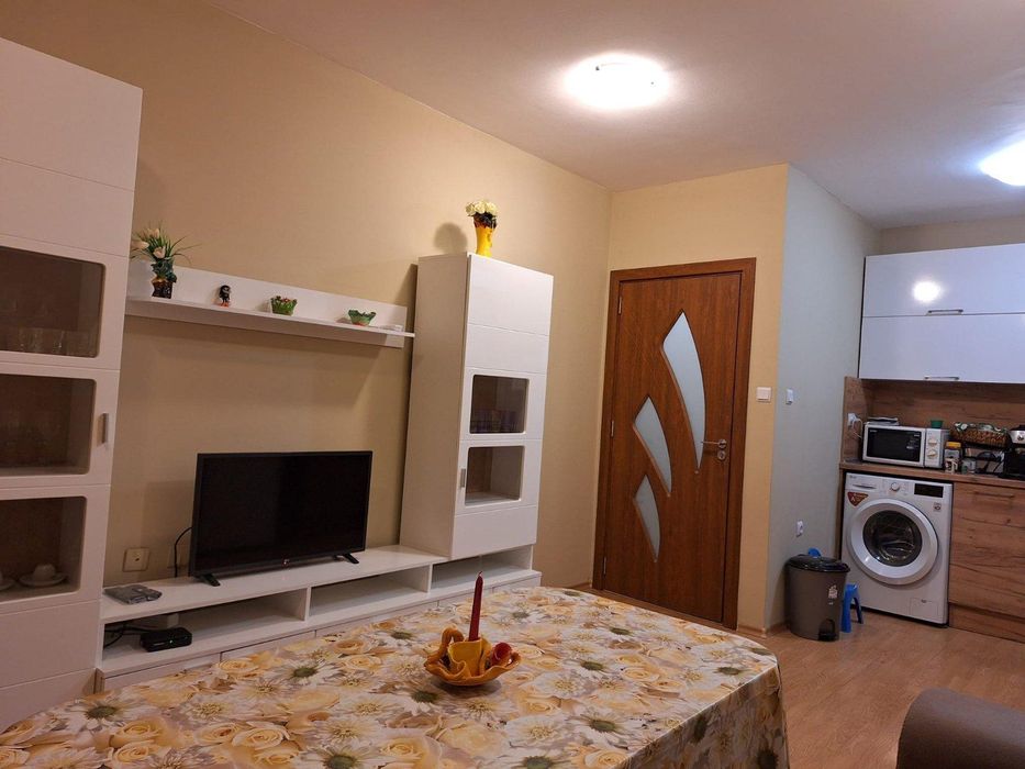 Дава се под наем Двустаен апартамент в Бургас, Славейков - 60 кв.м за 458.49 € - Снимка #2