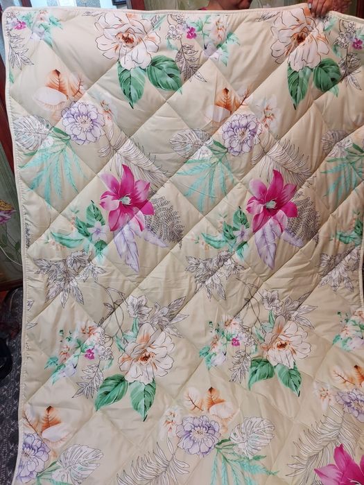 Продам теплое одеяло полуторка всесезонка  новое