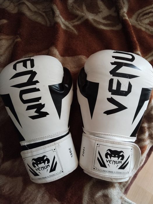 Продам перчатки для бокса
