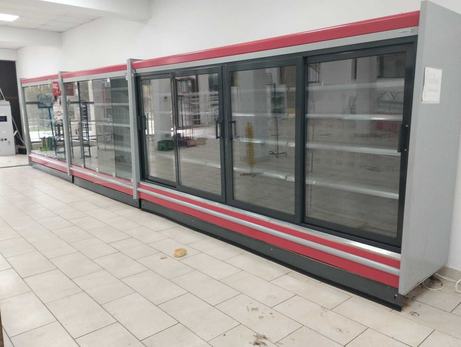 Vitrină Frigorifică Verticală 4 Uși – Agregat Exterior – Stare Impecabilă
