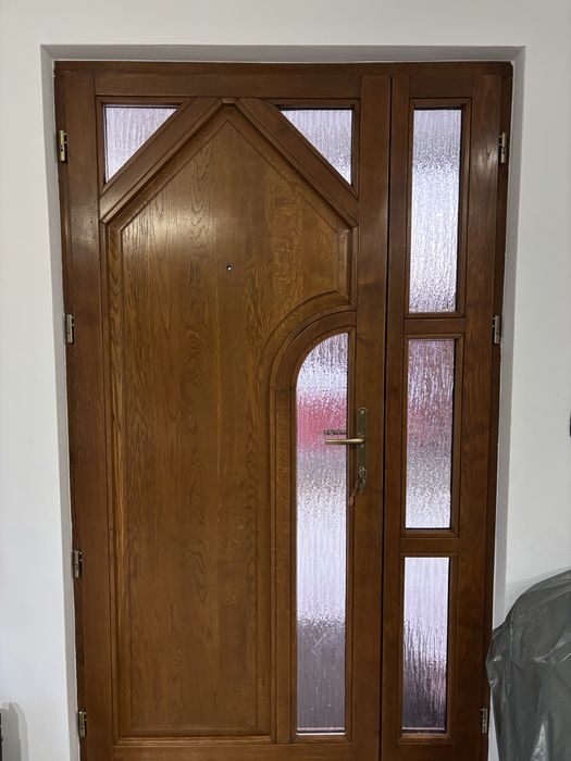 Usa din lemn de stejar