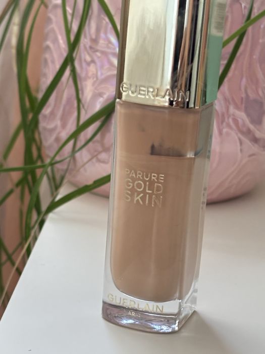 фон дьо тен Shisaido , Guerlain