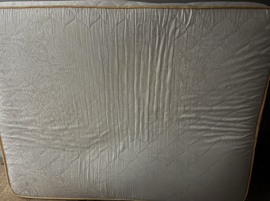 Продам матрасссс