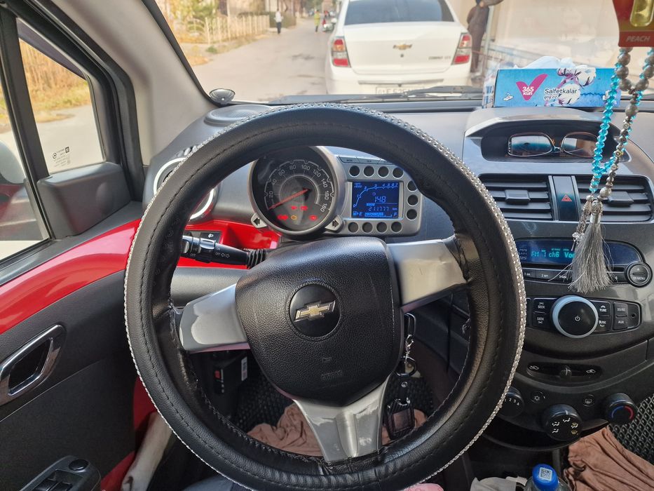 Продаю свою авто Spark, 2011 год выпуска, с метан газом. Механик.