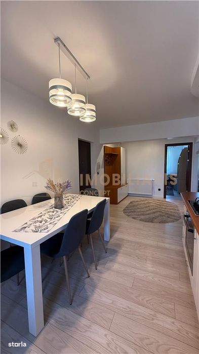 Apartament 3 camere + garaj, zona Moldovei