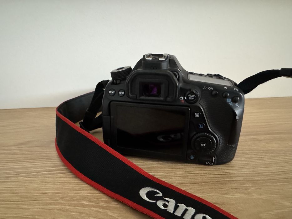 Фотоапарат Canon 80D тяло