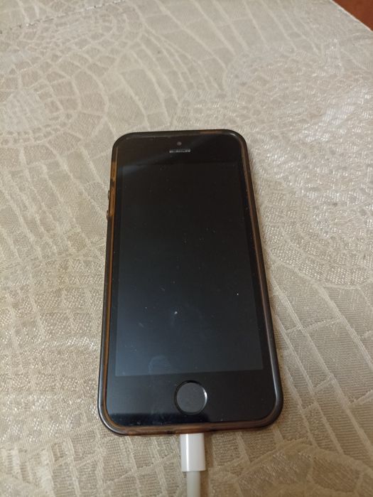 Продам iPhone SE 64 GB