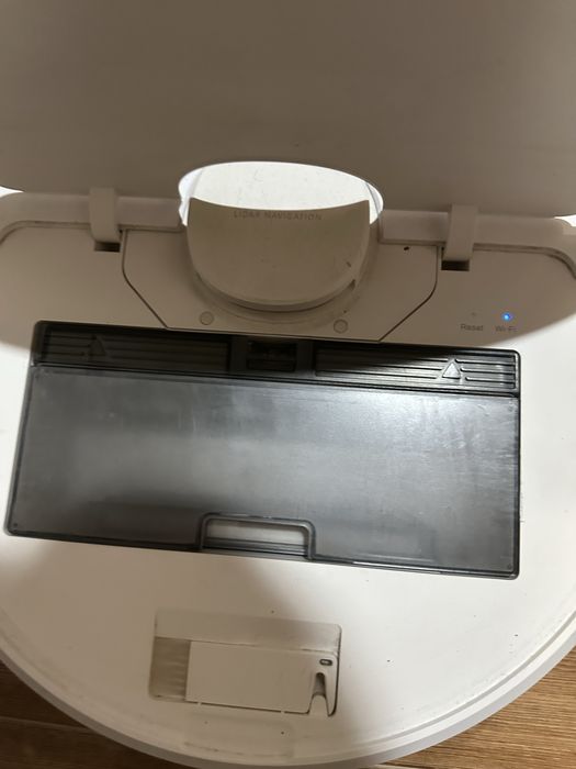 Продаю робот пылесос