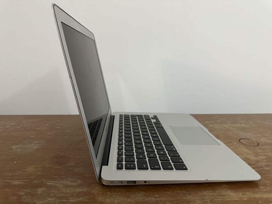 MacBook air model A1466