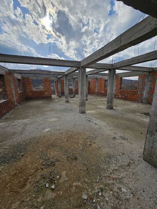 Casă cu teren generos și vedere spre pădure Ciucurova