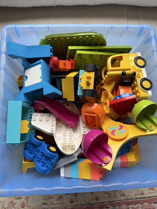 Lego duplo parc de distractii/aeroport/camion si excavator