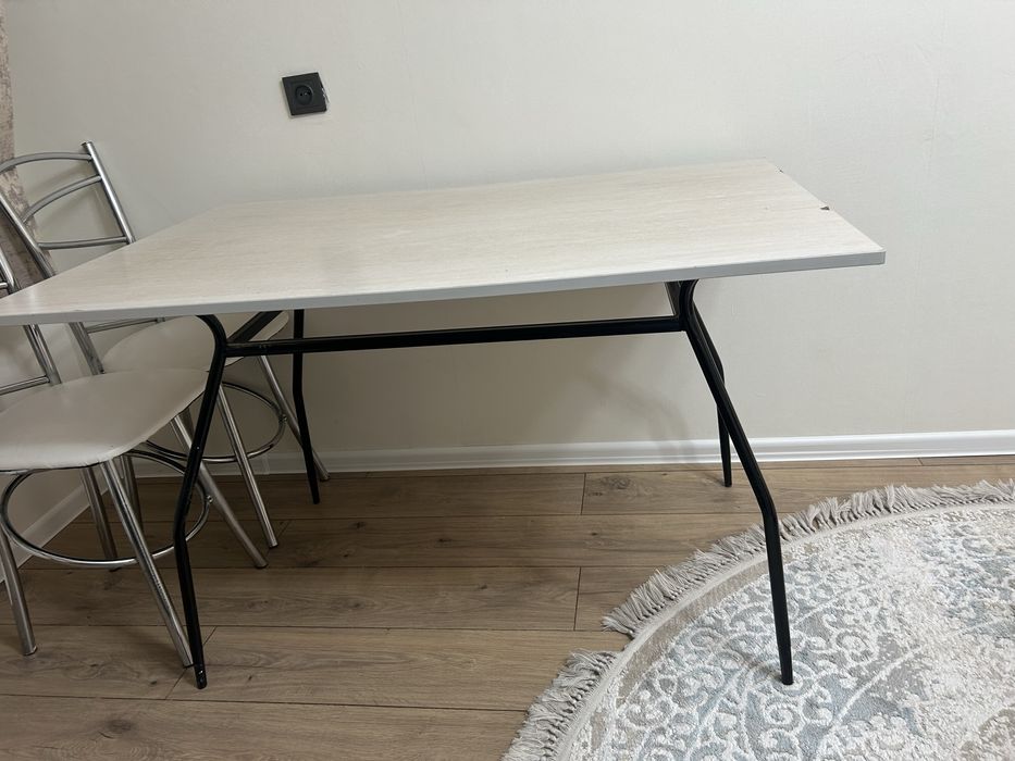 Стол кухонный продам срочна