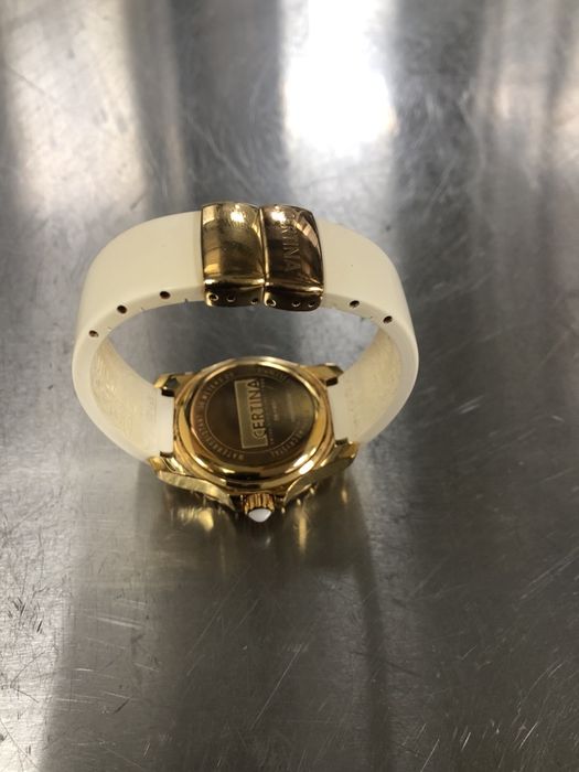 Продавам часовник