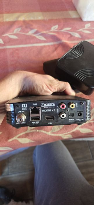 Vand 3 receivere digi satelit cu lnb inclus
