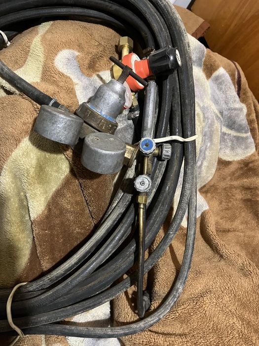 Продам шланги резак и редуктора