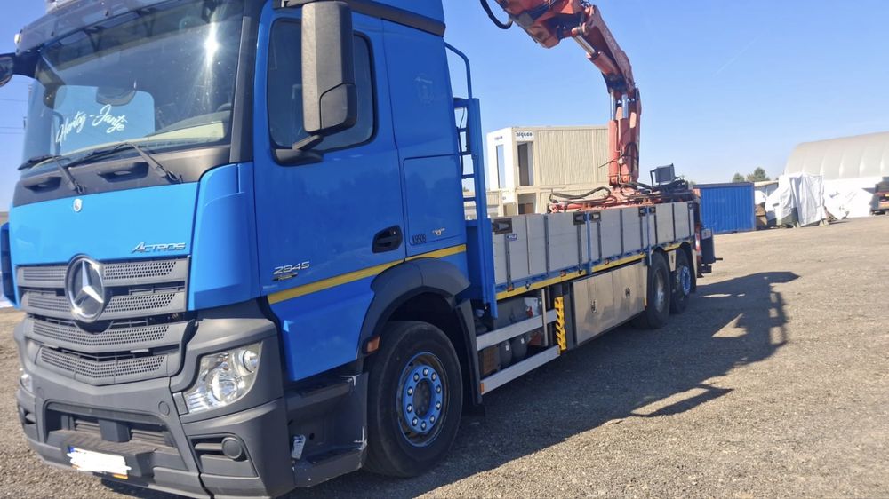 Mercedes Actros cu macara