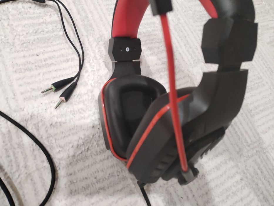 Наушники продам новая