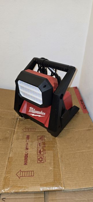 Milwaukee M18 HOAL  proiector led 2024