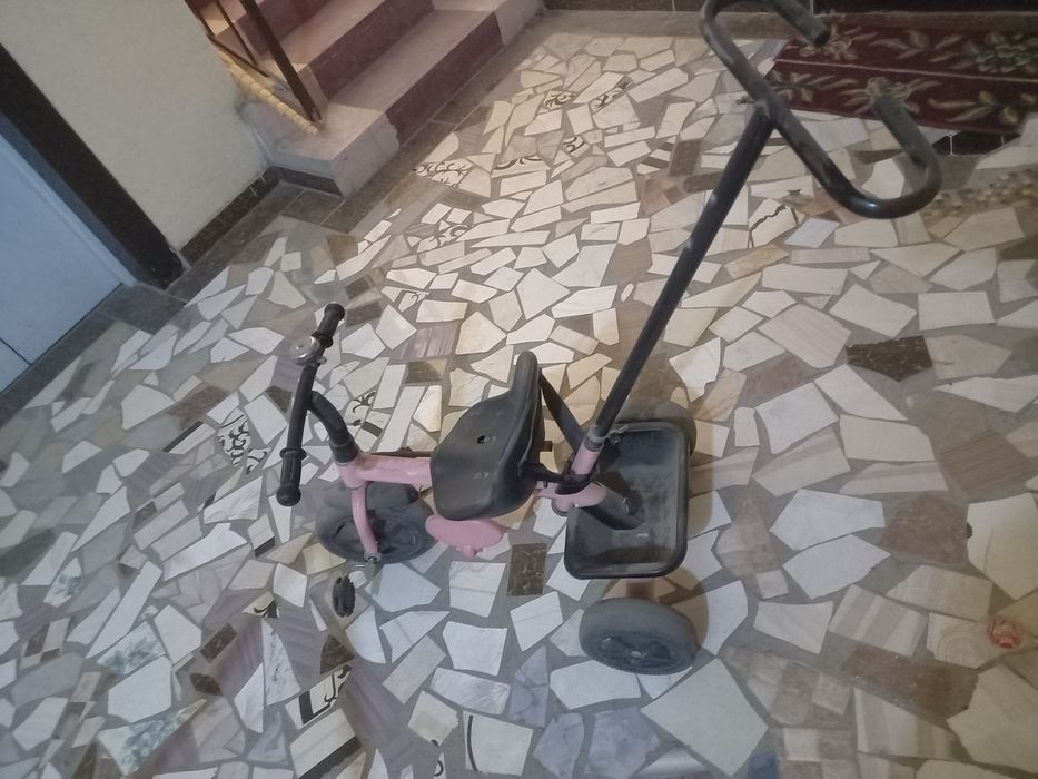 Uch g'ildirakli bolalar velosipedi