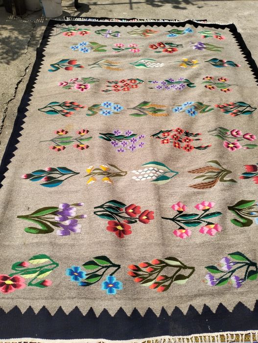 Covoare din lana si penea, țesute de mana