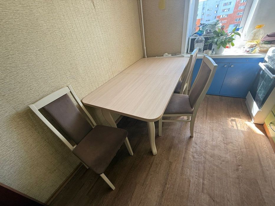 Продам стол со стульями