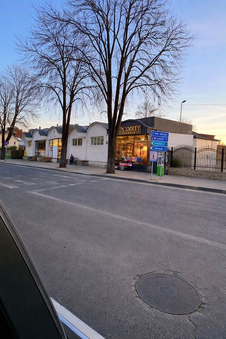 Spații comerciale / hale de închiriat Tecuci – curte mare 1200 mp – d