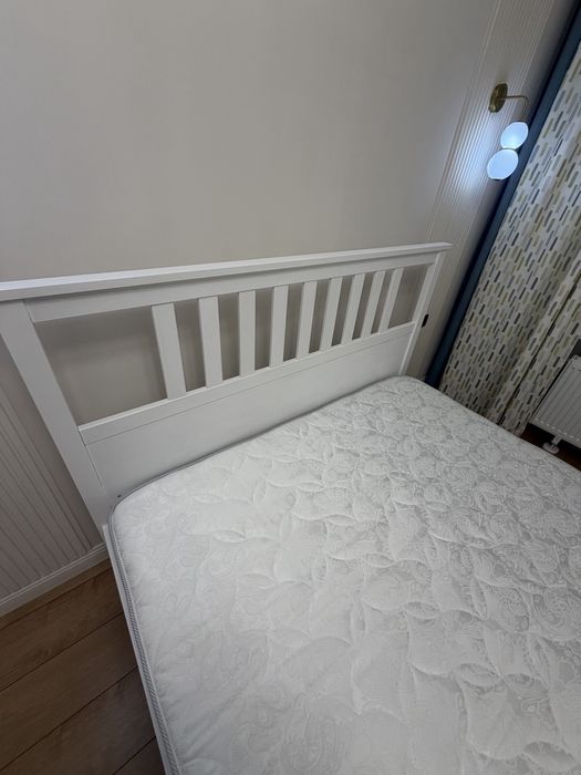 Кровать с матрасом