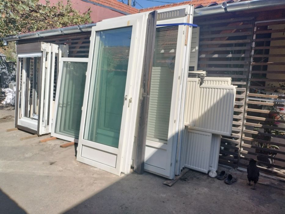 Vând gimuri și uși termopan duble cu rulou alu.